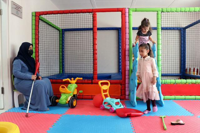 Elazığ depreminden 24 saat sonra enkazdan çıkarılan Yüsra okullu oldu - Resim: 3