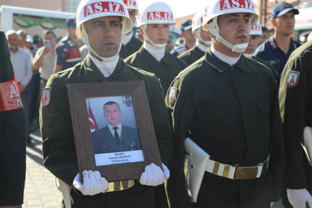 Irak'ta şehit düşen 4 asker memleketlerinde toprağa verildi - Resim: 3