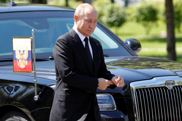 Rus lider Vladimir Putin'e suikast girişimi iddiası! Arabası bombalı saldırıya uğradı! - Resim: 0