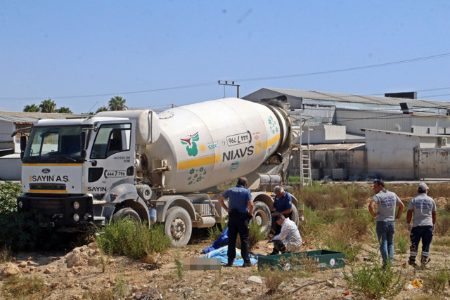 Antalya'da sürücüsüne kalp vuran beton mikseri dehşet saçtı - Resim: 0