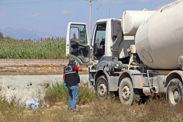 Antalya'da sürücüsüne kalp vuran beton mikseri dehşet saçtı - Resim: 1