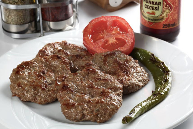 Akşama yemek yapmaya zamanı olmayanlar koşsun! Pratik çulluk köftesiyle tüm vakitiniz size kalsın - Resim: 0