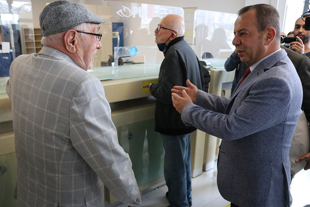 CHP'den ihraç edilen Bolu Belediye Başkanı Özcan, HDP’ye kına gönderdi - Resim: 0