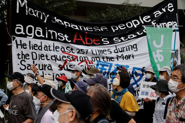 Japonya'da 'Şinzo Abe' protestosu! Cenaze töreni için harcanan para ayağa kaldırdı - Resim: 1