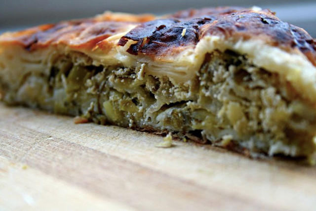 Kokusu tüm mahalleyi saracak çıtır çıtır pırasalı börek tarifi nasıl yapılır? - Resim: 2