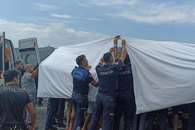 İbrahim Tatlıses'in asistanı canlı yayında açıkladı! Kazada çarşafın arkasındaki kişi bakın kim çıktı! - Resim: 1