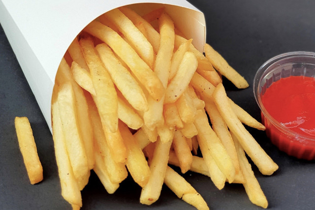 Çocuklarınız bayılacak işte altın gibi sarı çıtır çıtır patates kızartması tarifi - Resim: 0