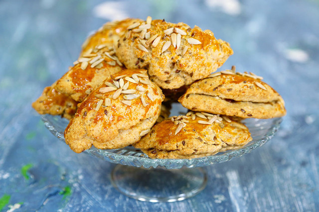 Kahvaltılarınıza renk katacak zeytinyağlı gevrek poğaça tarifi! - Resim: 0