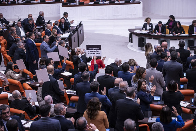 TBMM Genel Kurulu karıştı oturuma iki kez ara verildi bitmeyince birleşim kapatıldı - Resim: 1