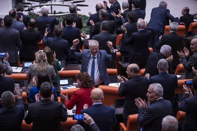 TBMM Genel Kurulu karıştı oturuma iki kez ara verildi bitmeyince birleşim kapatıldı - Resim: 2