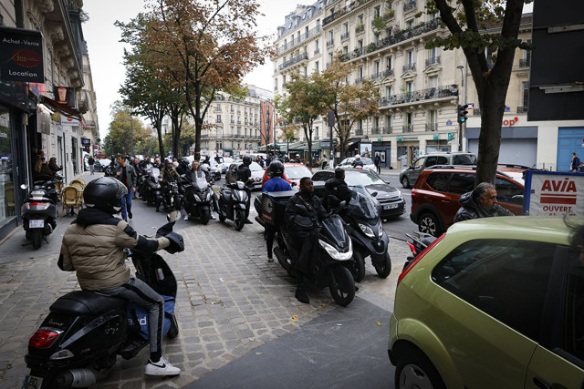 Fransa'da benzin savaşları! Akaryakıt istasyonlarında kuyruk, kavga ve kaos - Resim: 1