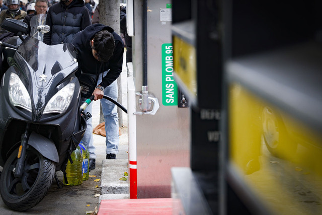 Fransa'da benzin savaşları! Akaryakıt istasyonlarında kuyruk, kavga ve kaos - Resim: 3