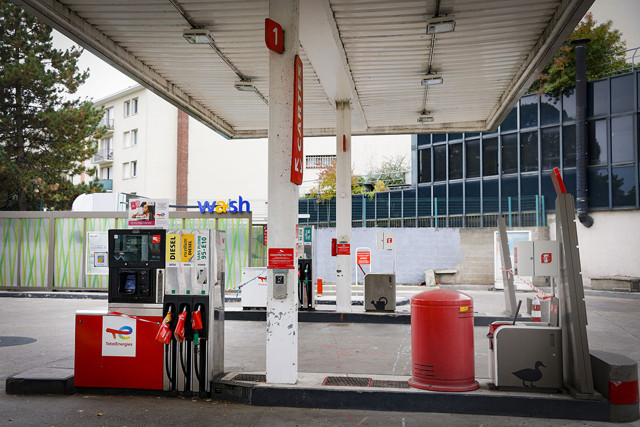 Fransa'da benzin savaşları! Akaryakıt istasyonlarında kuyruk, kavga ve kaos - Resim: 4