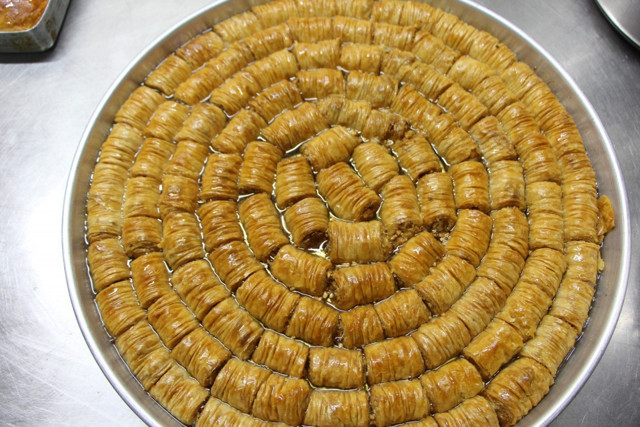 Ağızda dağılan çıtır çıtır lezzet kocakarı gerdanı tatlısı tarifi! - Resim: 1