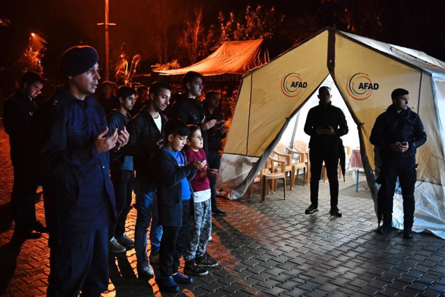 Bakan Soylu'dan maden şehitlerinin ailelerine anlamlı ziyaret - Resim: 1
