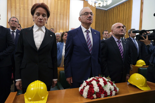 Meral Akşener kürsüye baretle çıktı! Cumhurbaşkanı Erdoğan'a 'terbiyesiz' dedi - Resim: 1