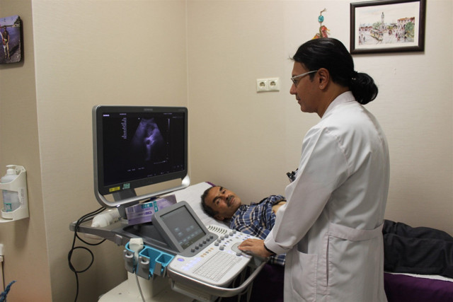 Günde 15 kez tuvalete çıkıyordu 8 ay ömür biçildi 13 yıldır kanserli yaşıyor! - Resim: 0