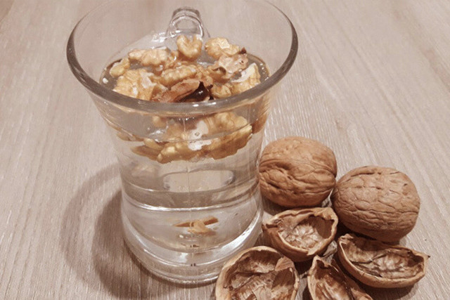 Dişteki tartarları anında dökecek karışım ceviz suyu ile yapılıyor - Resim: 0