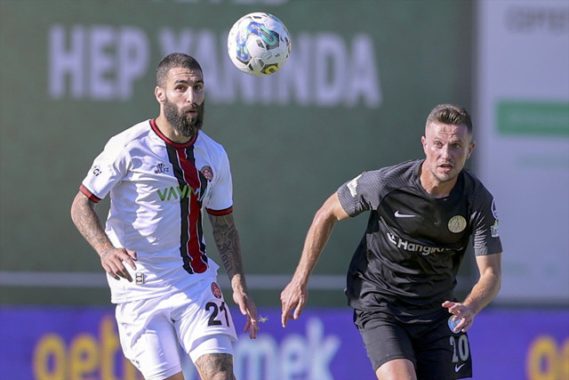 Karagümrük geriden gelip yıktı! Ümraniyespor son sıraya demir attı - Resim: 0