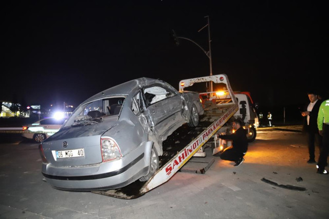 Gaziantep’te feci kaza! İşçi servisi ile otomobil çarpıştı: Ölü ve çok sayıda yaralı var - Resim: 1
