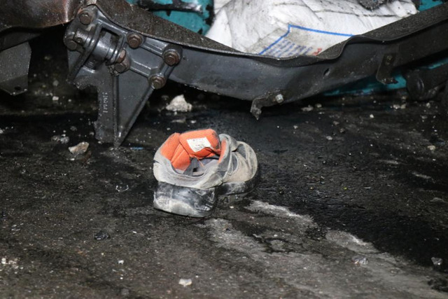 Sakarya feci kaza: Kamyona çarpan tır karşı şeride geçti, ortalık savaş alanına döndü - Resim: 2