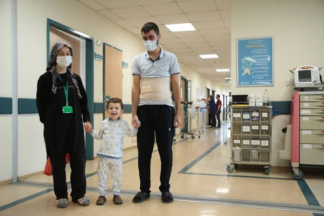 Dünyada çok nadir görülüyor! Nakil sayesinde hayata tutundu: İlk kez yumurta ve et yedi! - Resim: 3