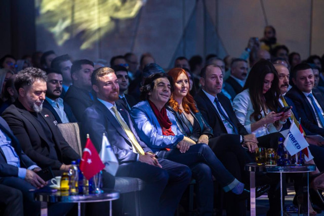 Okan Bayülgen’den TOGG açıklaması! "O dev ekranına Otovınn kurarsam..." - Resim: 0