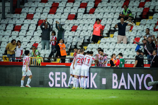 Antalyaspor'dan muhteşem geri dönüş! 3 puanı 4 golle aldılar! - Resim: 2