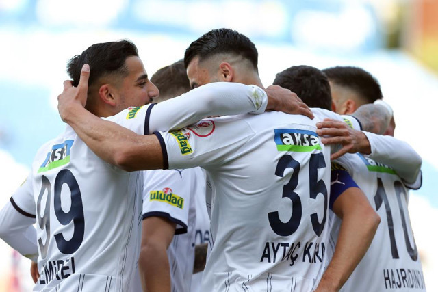 Kasımpaşa Kupa'da gol olup yağdı! 1461 Trabzon'u 6-1 mağlup etti - Resim: 0