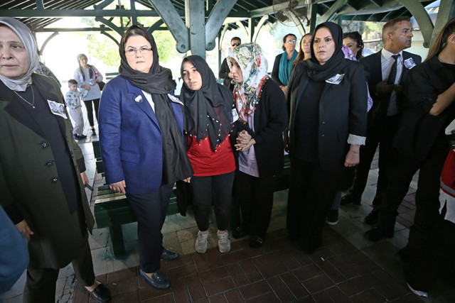 Taksim saldırısı şehitleri toprağa veriliyor! Üzerimde kocamla kızımın kanı var - Resim: 3