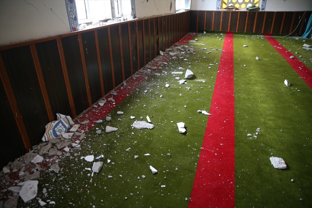 Depremde büyük hasar gördü! O cami için yıkım kararı - Resim: 0