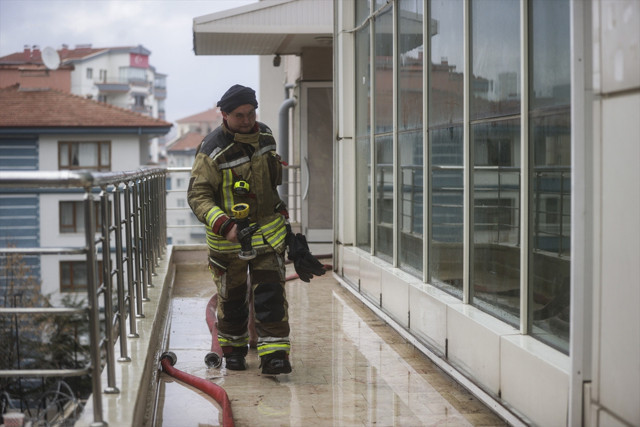 Ankara'da büyük panik! Hızla 10. kata ulaştı hastanelik olanlar var - Resim: 0