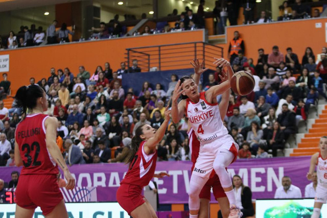 Potanın perileri sayı olup yağdı! Türkiye Arnavutluk'a 96 sayı fark attı - Resim: 1