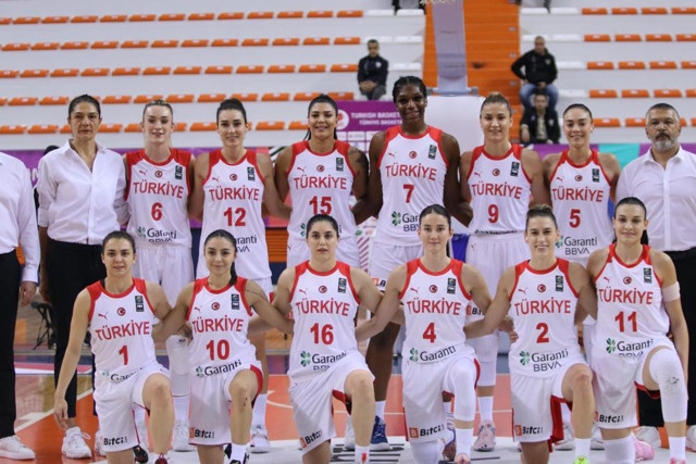 Potanın perileri sayı olup yağdı! Türkiye Arnavutluk'a 96 sayı fark attı - Resim: 0