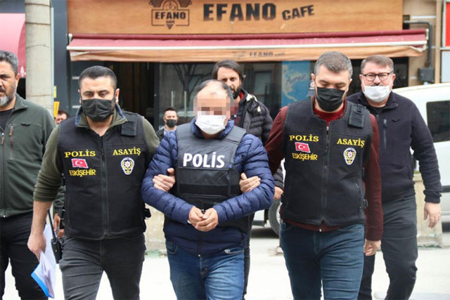 8 yıllık husumetin ardından işlenen cinayetin görüntüleri kan dondurdu - Resim: 1