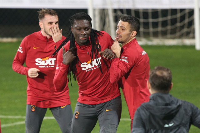 Gomis'ten flaş Icardi açıklaması! Okan Buruk'a mesaj: "Hala 10-15 gol atabilirim" - Resim: 0