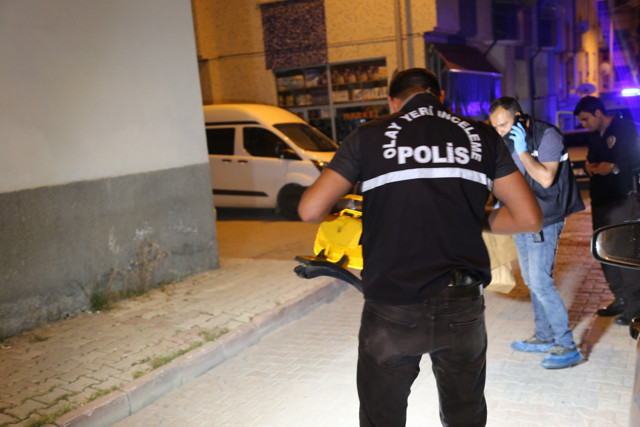 Eşinin boğazını kesti Google'dan bu aramayı yaptı! Elazığ'da katil koca: "Gözüme baka baka..." - Resim: 0