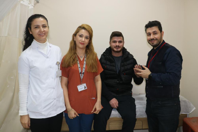 Kazada yarısını kaybetmişti: Kopan parmağını göbeğine dikerek kurtardılar! - Resim: 1