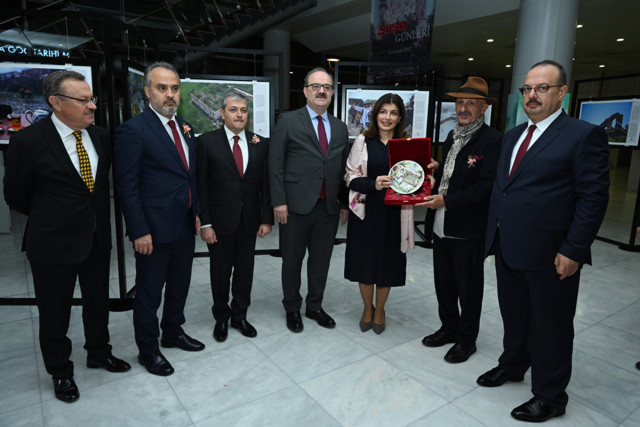 Türk kültür sancağında nöbet değişimi; Bursa'dan Şuşa'ya geçti - Resim: 1