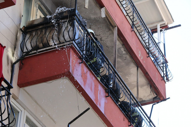 Antalya'da komşularının ihbarıyla eve geldi, gözyaşlarını tutamadı - Resim: 1