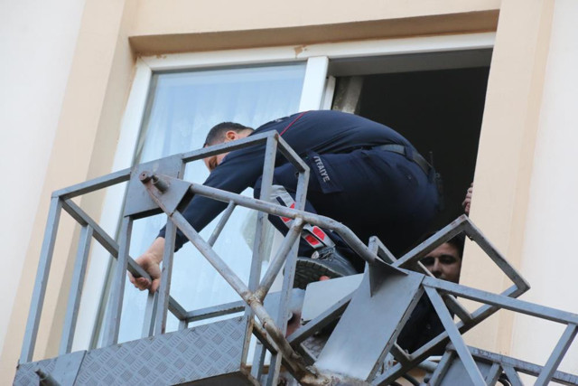 Evde telefonunu unuttu ailesi ve ekipler alarma geçti! Olan biteni meraklı gözlerle izlediler - Resim: 1