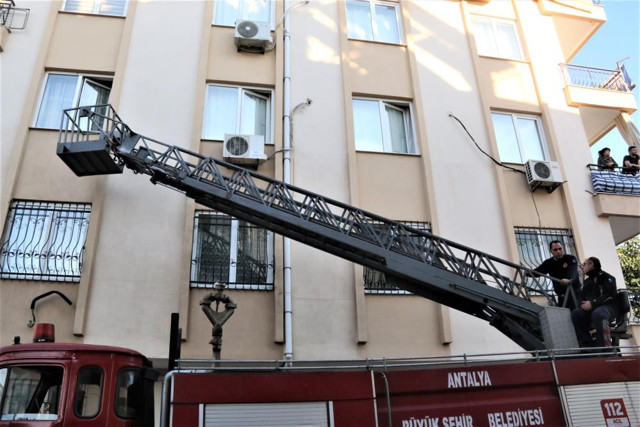 Evde telefonunu unuttu ailesi ve ekipler alarma geçti! Olan biteni meraklı gözlerle izlediler - Resim: 5