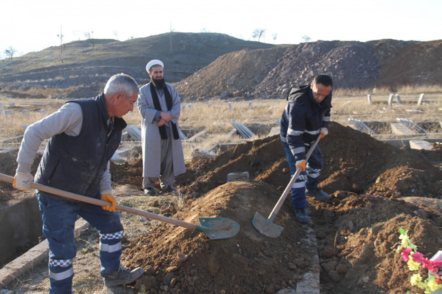 Yapayalnız bıraktıkları kızları ölen aile cenazeyi bile kabul etmedi - Resim: 1