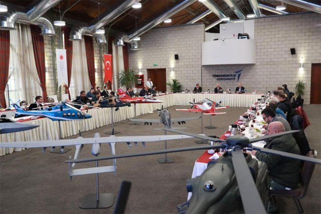 Milli muharip uçakta yüzde 15 detayı Temel Kotil duyurdu: Arkadaşlar birkaç saat içinde yeni motoru taktılar - Resim: 0