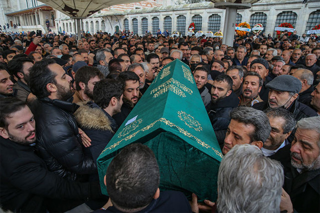 Burhan Çaçan son yolculuğuna uğurlandı çocukları gözyaşlarına boğuldu - Resim: 1