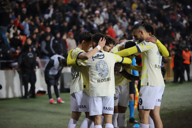 Valencia, Fenerbahçe'yi ipten aldı! Üç puan son dakikada geldi! - Resim: 2