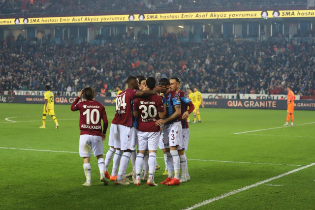 Trabzonspor'dan İstanbulspor'a farklı tarife! Fırtına evinde gol oldu yağdı - Resim: 0
