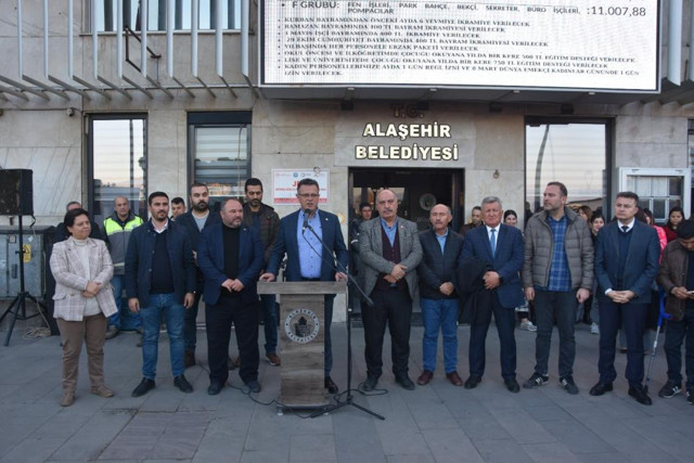Başkan yeni zam ve hakları açıkladı! İşçiler davul zurna eşliğinde oynayarak kutladı - Resim: 1