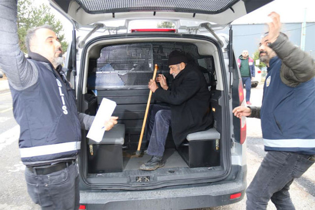 Karısını ve 2 oğlunu öldüren 86 yaşındaki emekli askerin üçüncü oğluyla ilgili şoke eden detay - Resim: 0