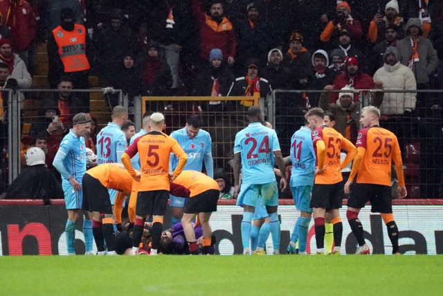 Lider seriye bağladı! Galatasaray derbide Trabzonspor'u 2 golle devirdi - Resim: 1